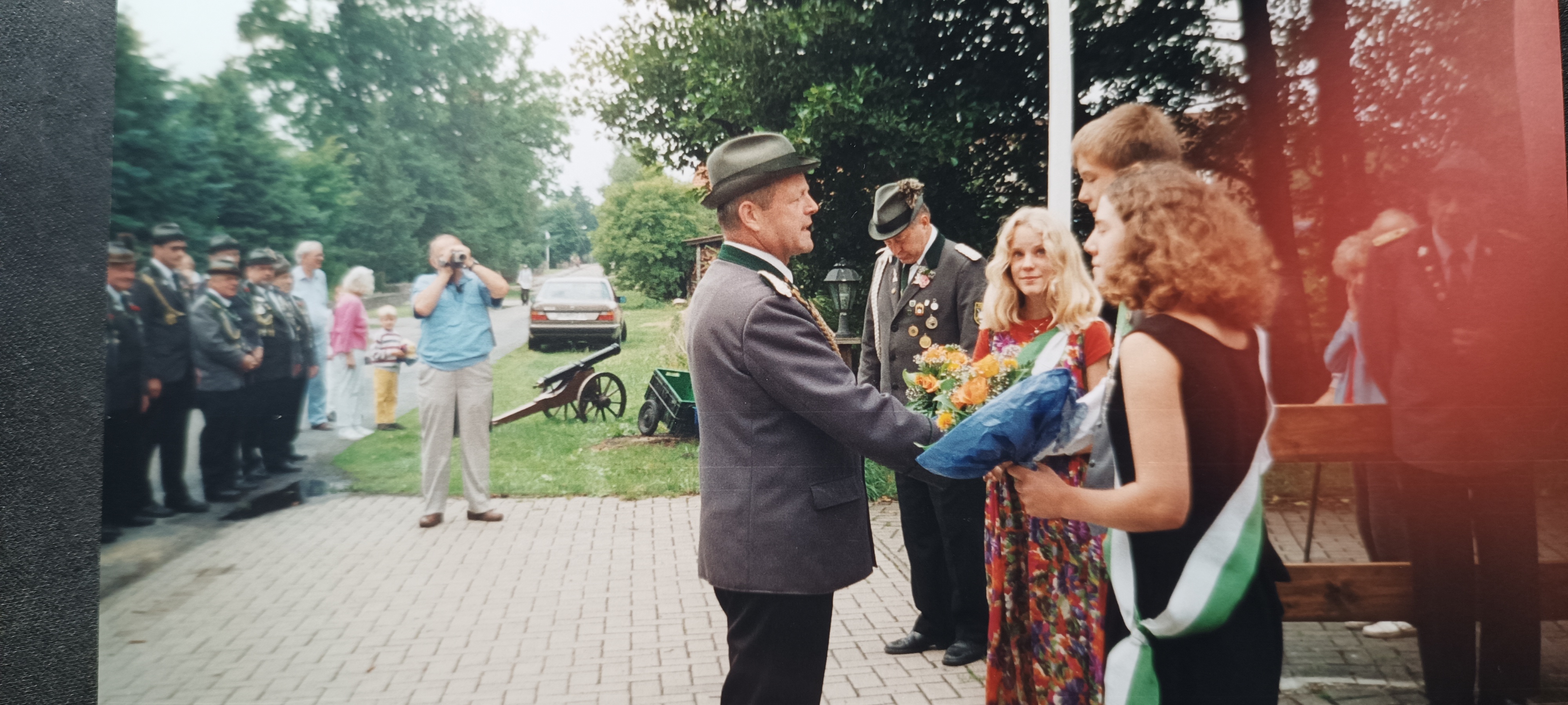Dennis as children’s shooting king with his two queens in 1997.
